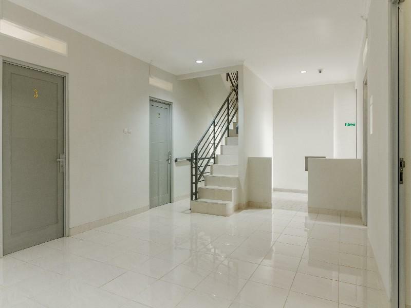 Hotel Reddoorz @ Cipete Raya Jakarta Exterior foto